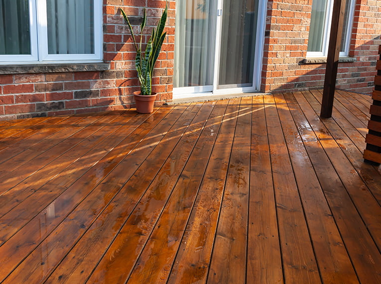 Top 10 benefits of using reclaimed wood for flooring